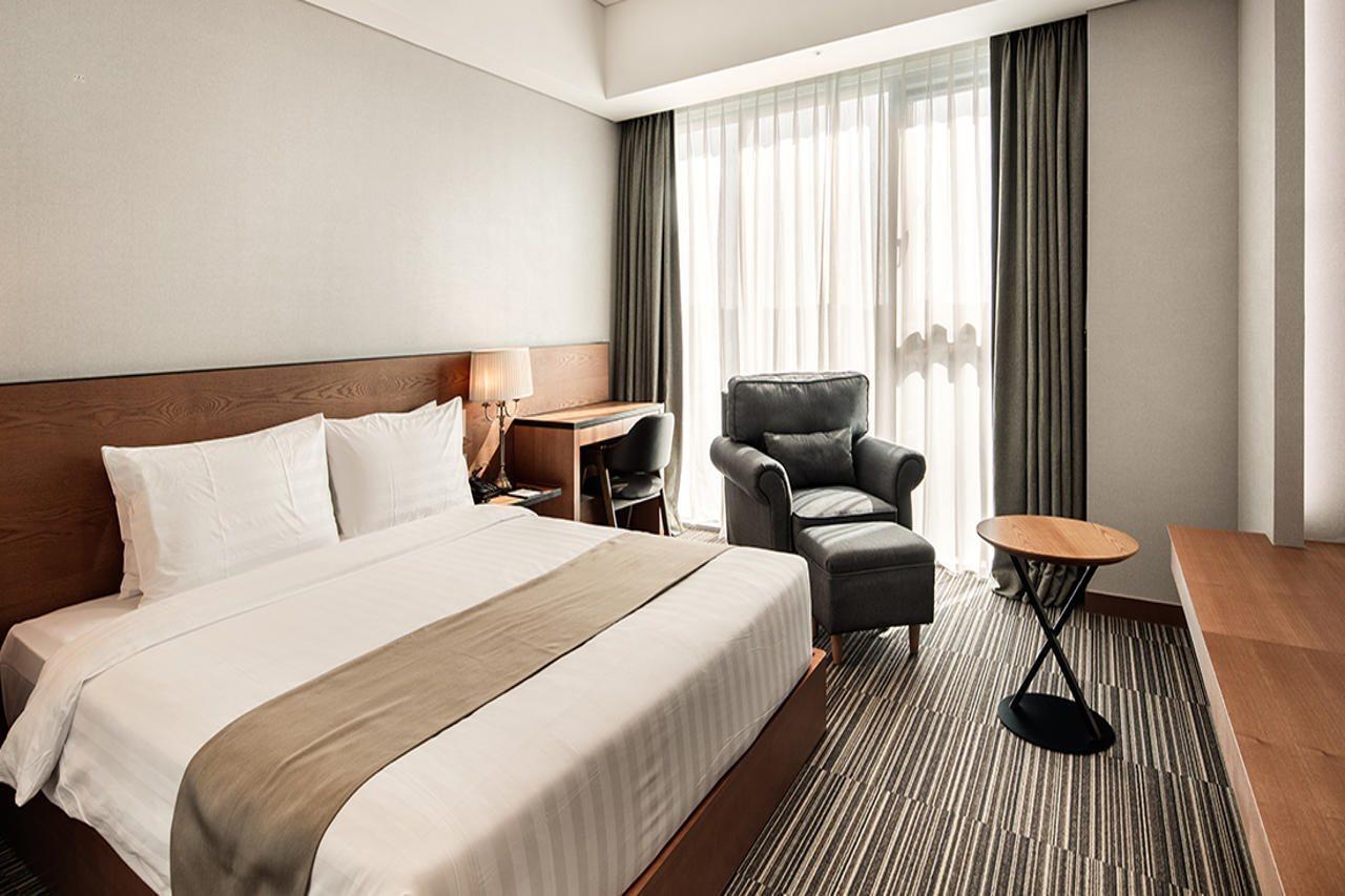 Golden Tulip Incheon Airport Hotel Екстер'єр фото