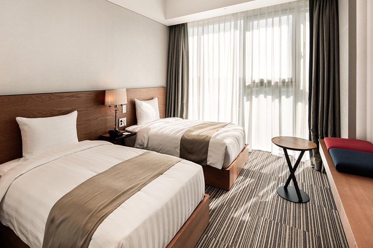 Golden Tulip Incheon Airport Hotel Екстер'єр фото