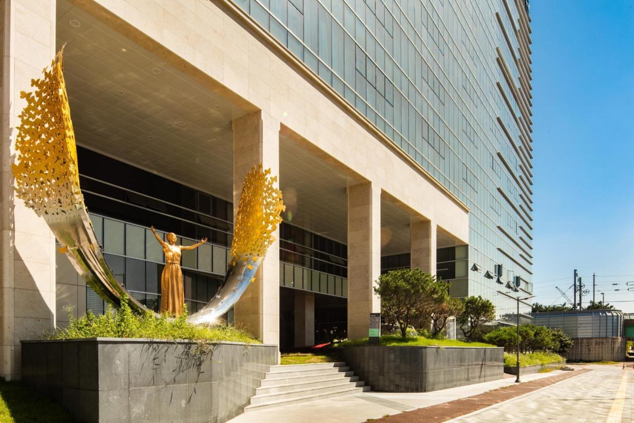 Golden Tulip Incheon Airport Hotel Екстер'єр фото