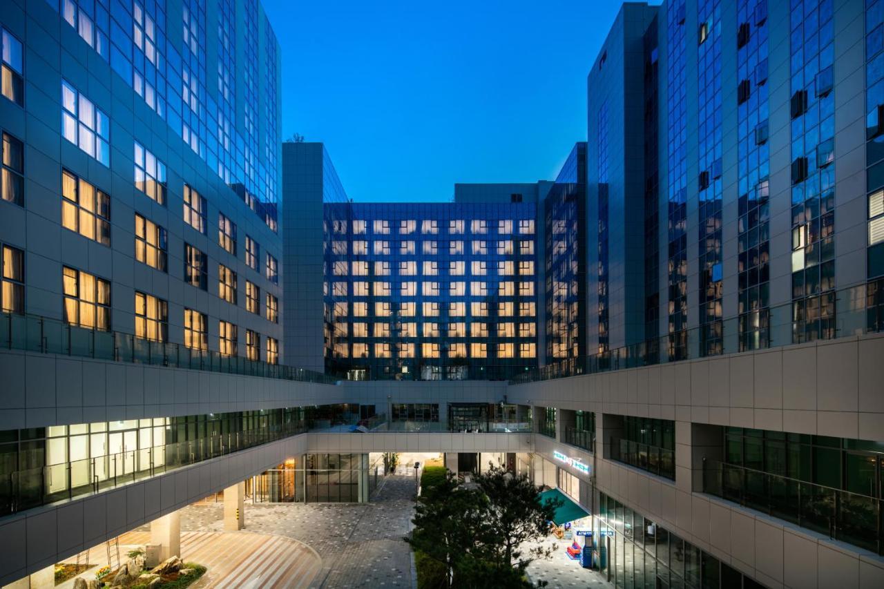 Golden Tulip Incheon Airport Hotel Екстер'єр фото