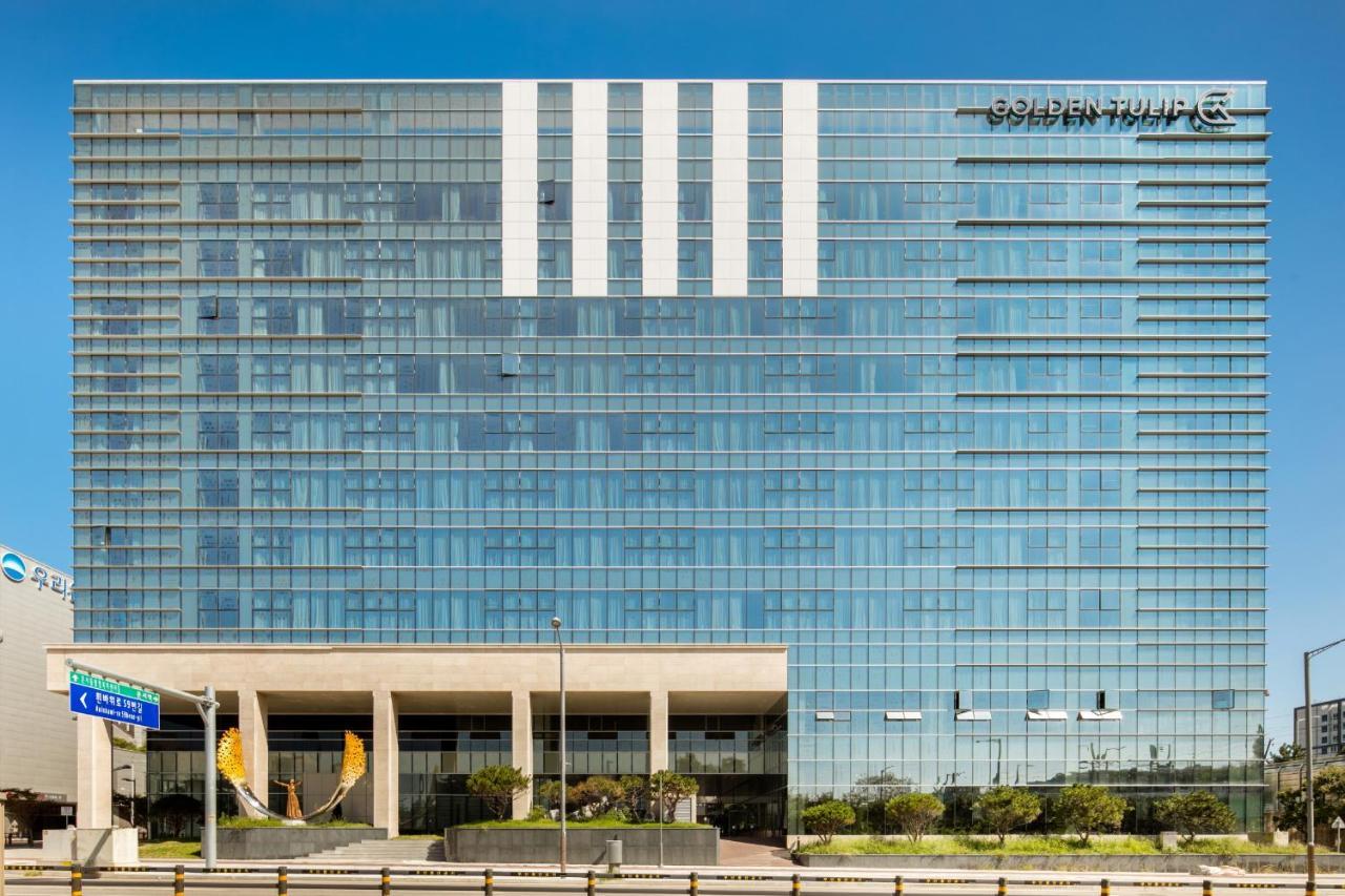 Golden Tulip Incheon Airport Hotel Екстер'єр фото